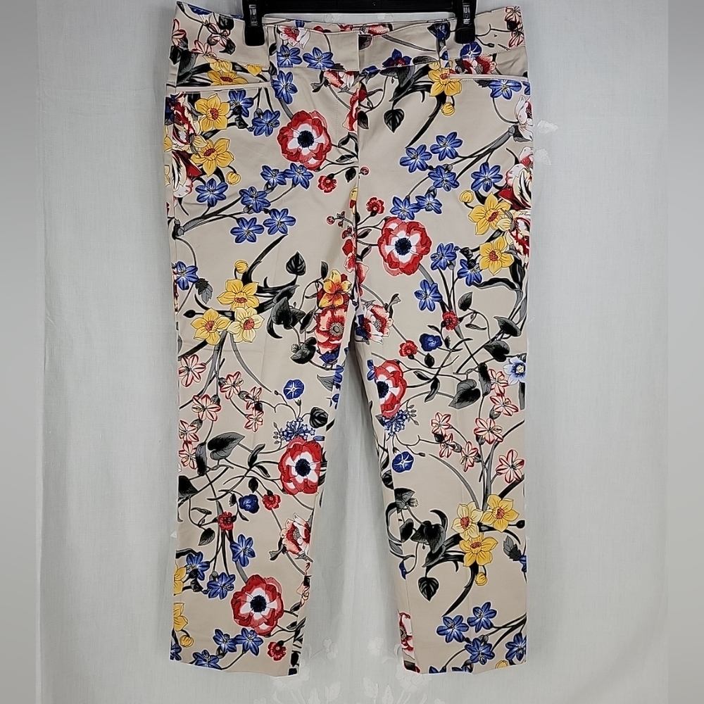 7th avenue design studio new york & Company  Beige Floral Capris Womens Sz 10
